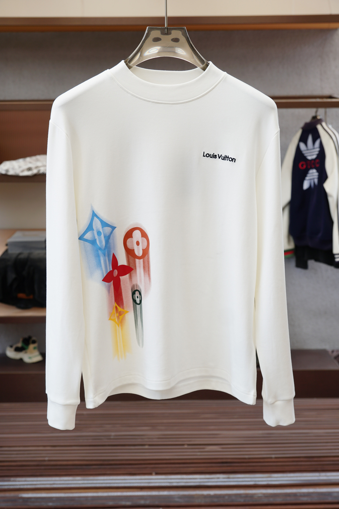 -Lv路易威登-2025秋季打底系列新品🍐男士圆领长袖🌽奢华品牌字母LOGO标识标注👍🏼上身就能体会这款