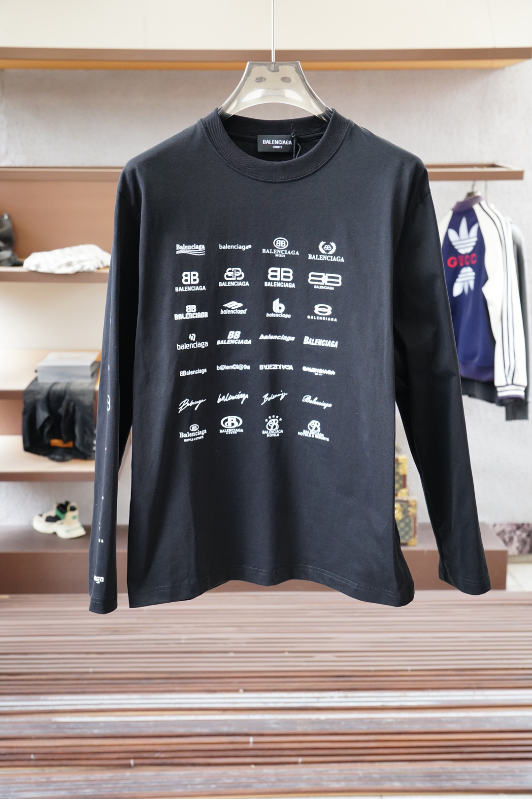 巴黎世家-🌸 2025秋冬新品，男士胸前经典