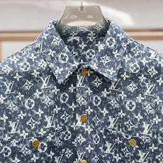 Lv 路易威登-典藏臻品】路易*登家族2025年最新早秋时装印花牛仔外套衬衫,男士高端时尚休闲长袖衬衫, Lv 路易威登-典藏臻品】路易*登家族2025年最新早秋时装印花牛仔外套衬衫,男士高端时尚休闲长袖衬衫,