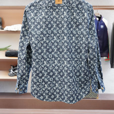 Lv 路易威登-典藏臻品】路易*登家族2025年最新早秋时装印花牛仔外套衬衫,男士高端时尚休闲长袖衬衫, Lv 路易威登-典藏臻品】路易*登家族2025年最新早秋时装印花牛仔外套衬衫,男士高端时尚休闲长袖衬衫,