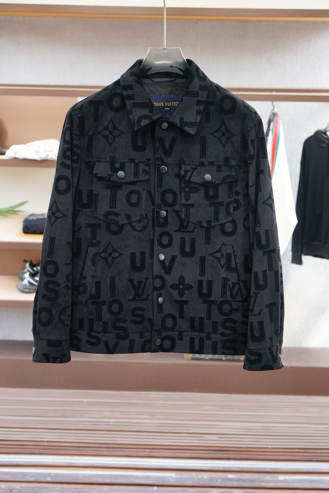 NO:530538,LV-Louis Vuitton/2025 autumn counter new denim jacquard jacket, various stars love each other, 1.1 original version details development, hardware, free entry and exit counter, the highest version of the market, agents, please do not sell dog meat with sheep's head,,,louis vuitton,louis vuitton,jackets & coats,alexander wang19860909LV-路易威登/2025秋季专柜新款牛仔提花外套,各路明星专爱款,1.1原版版型细节开发,五金,随意进出专柜,市场最高版本,代理请勿挂羊头卖狗肉,,,louis vuitton,louis vuitton,jackets & coats,alexander wang,Men's clothing