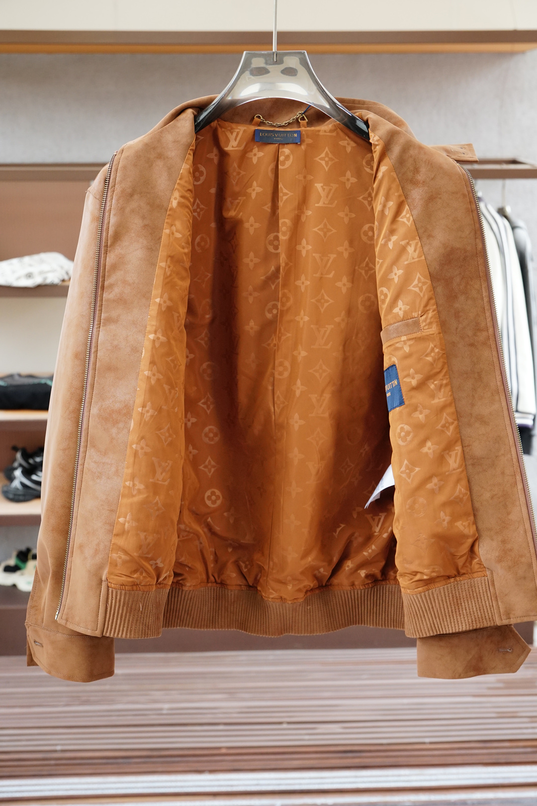 LV驴家2025SS早秋新款麂皮绒占领夹克，男士经典字母皮衣夹克外套！贸易公司渠道稀出，领先官网发售！男