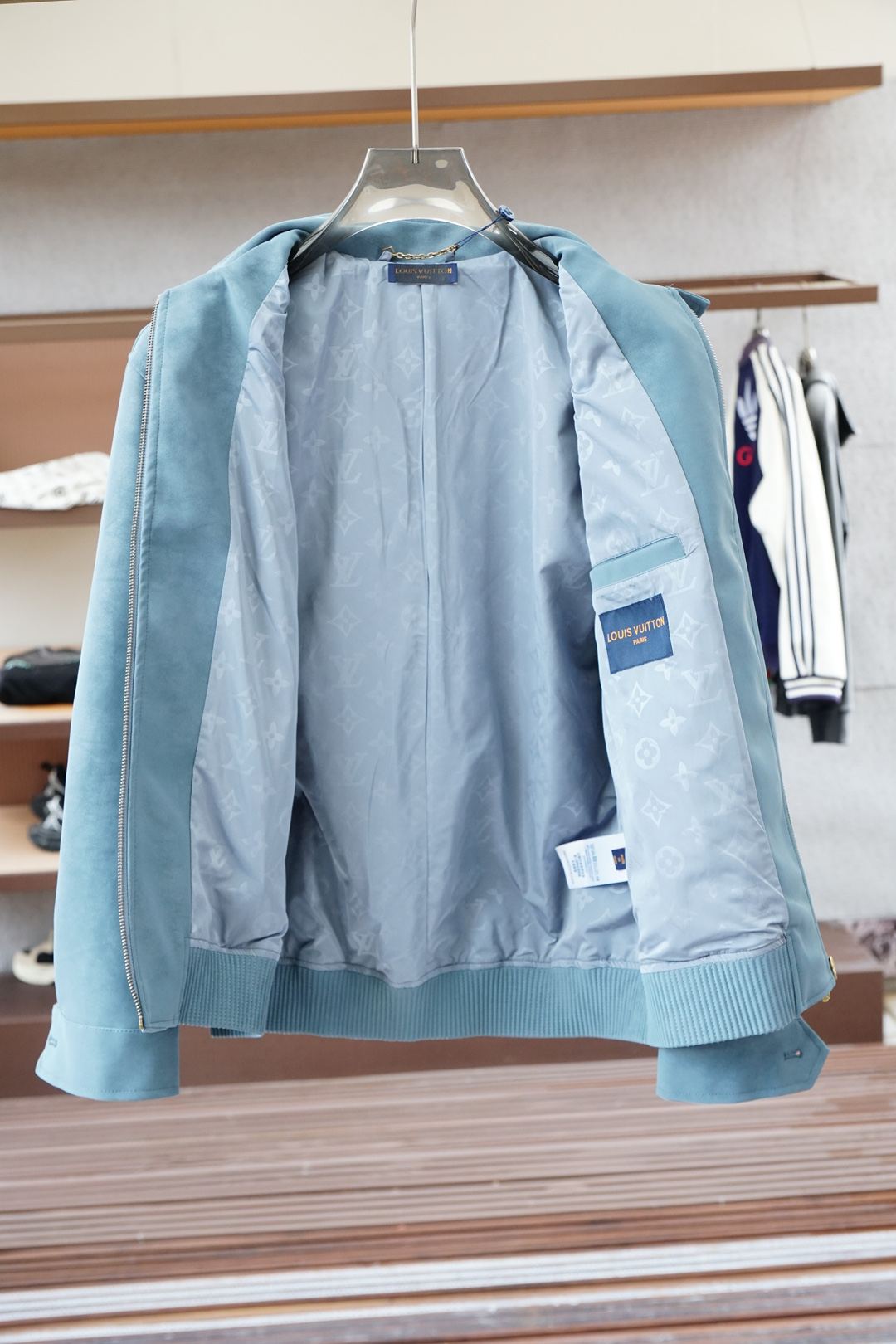 LV驴家2025SS早秋新款麂皮绒占领夹克，男士经典字母皮衣夹克外套！贸易公司渠道稀出，领先官网发售！男