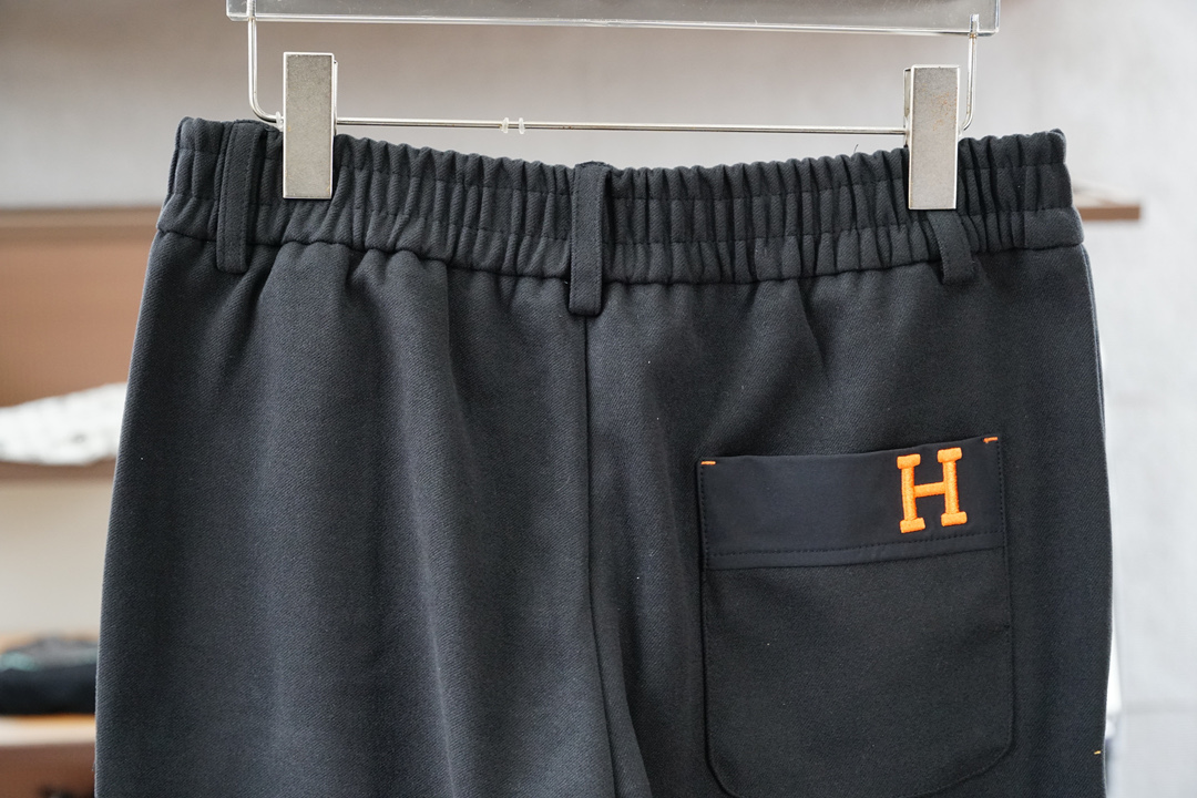 爱马仕-HERM2025秋冬羊毛裤 最新经典系列男士羊毛休闲裤！采用客供面料，柔软细腻，手感绝佳！品牌格