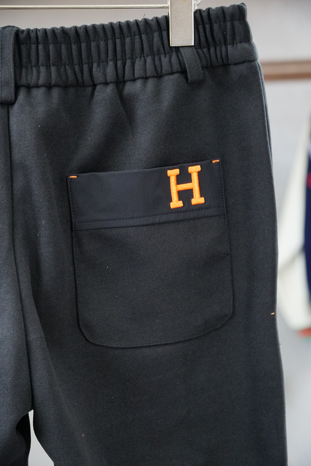 爱马仕-HERM2025秋冬羊毛裤 最新经典系列男士羊毛休闲裤！采用客供面料，柔软细腻，手感绝佳！品牌格