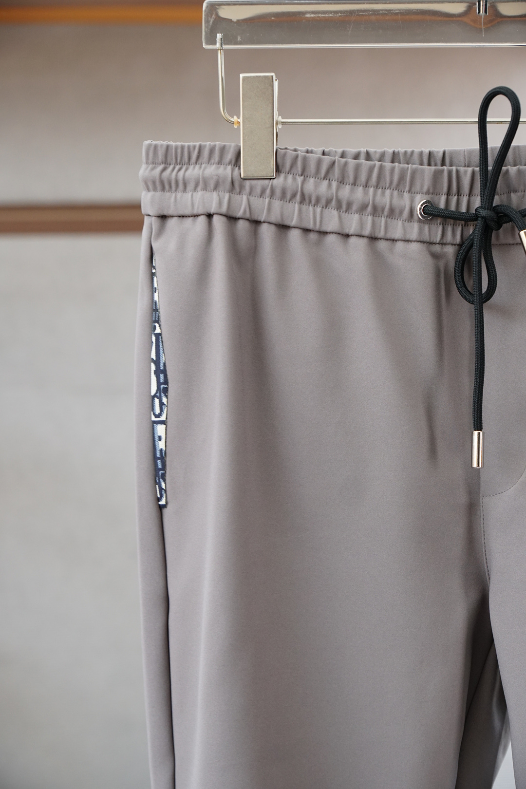 ；Dior迪奥/💥独家专供新款休闲裤 高端版本！专柜定制面料 透气舒适度高，细节无可挑剔，品牌元素设计理