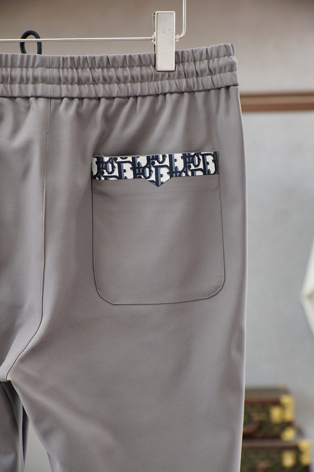 ；Dior迪奥/💥独家专供新款休闲裤 高端版本！专柜定制面料 透气舒适度高，细节无可挑剔，品牌元素设计理