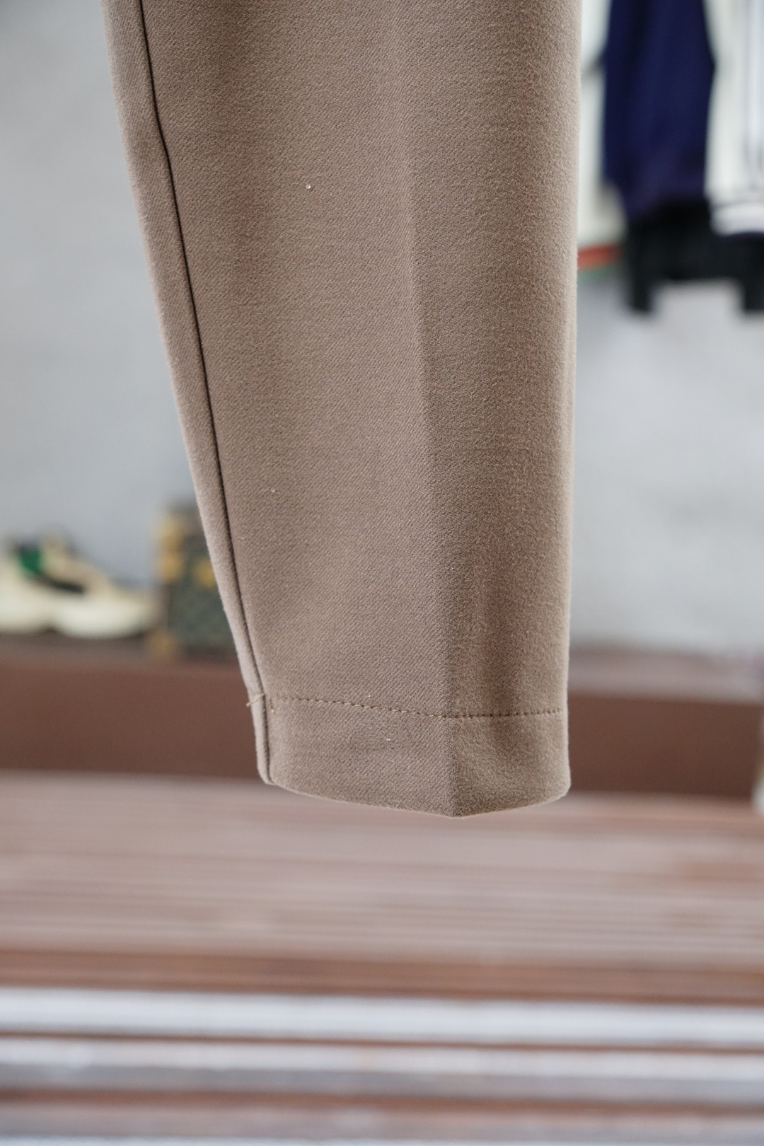 ，Prada普拉达- PRA 25s新款羊毛裤.小直筒设计.可搭配套装.运动休闲随意搭配.，面料柔软舒适