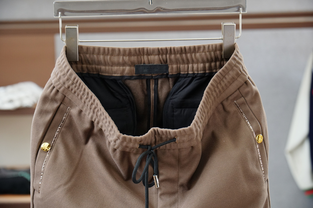 ，Prada普拉达- PRA 25s新款羊毛裤.小直筒设计.可搭配套装.运动休闲随意搭配.，面料柔软舒适