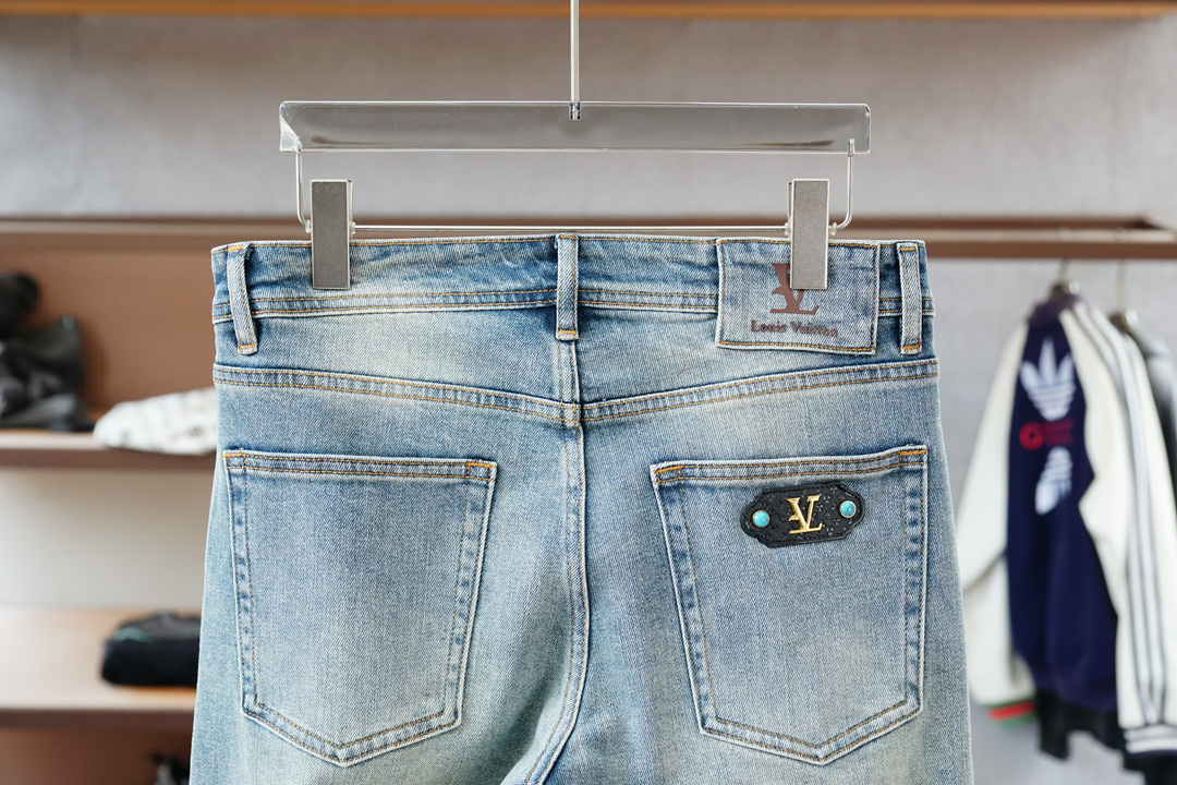 Lv 路易威登-25SS春夏新款时尚复古水洗怀旧牛仔裤，男士后腰老花铭牌装饰直筒显瘦休闲牛仔长裤！贸易公