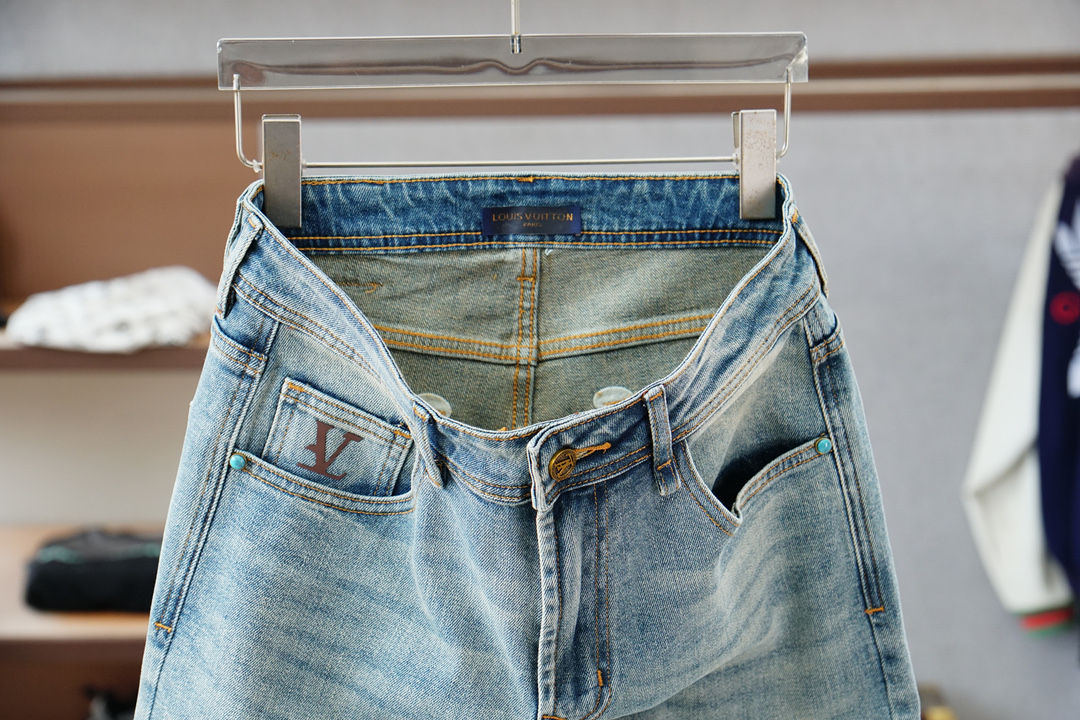 Lv 路易威登-25SS春夏新款时尚复古水洗怀旧牛仔裤，男士后腰老花铭牌装饰直筒显瘦休闲牛仔长裤！贸易公