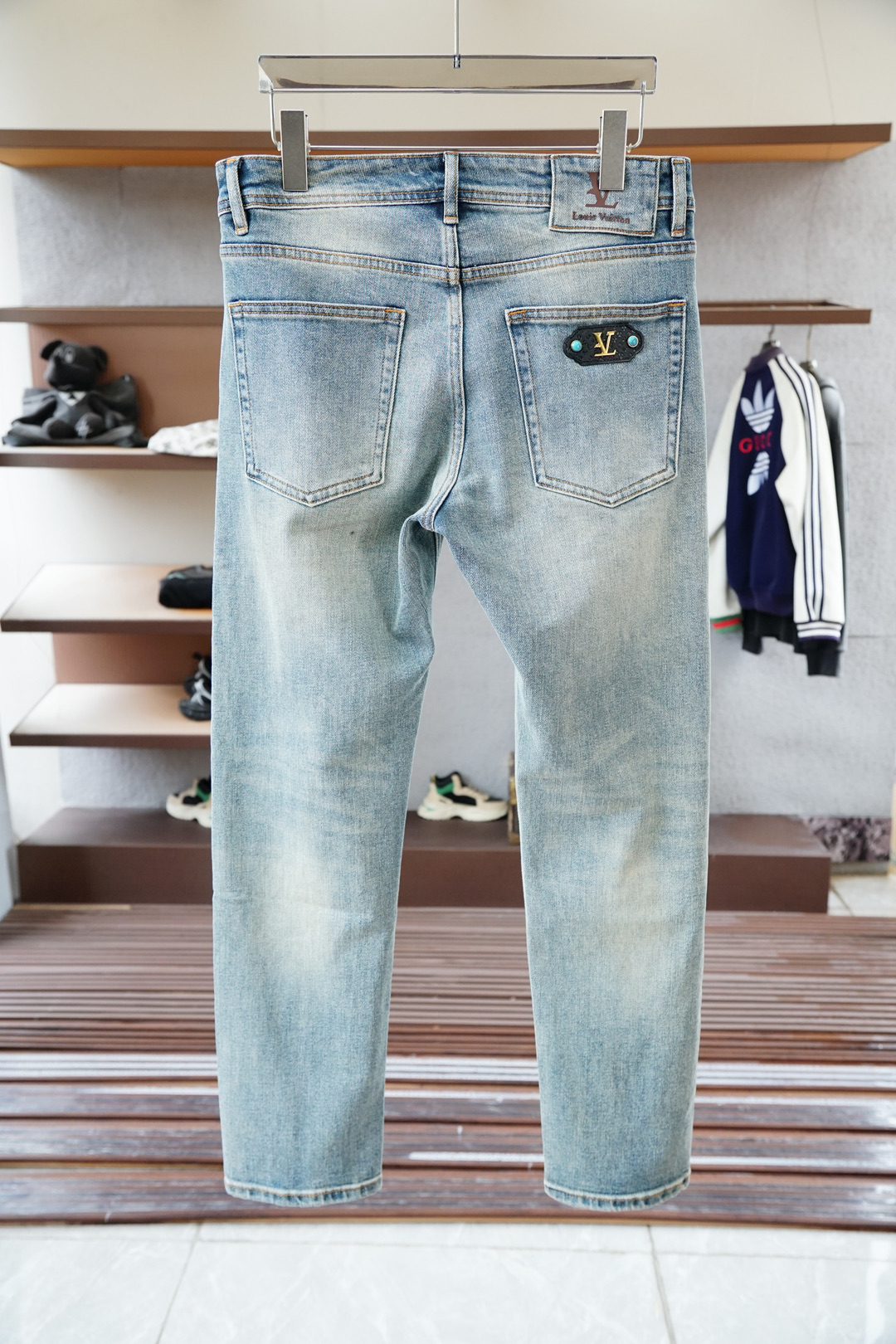 Lv 路易威登-25SS春夏新款时尚复古水洗怀旧牛仔裤，男士后腰老花铭牌装饰直筒显瘦休闲牛仔长裤！贸易公