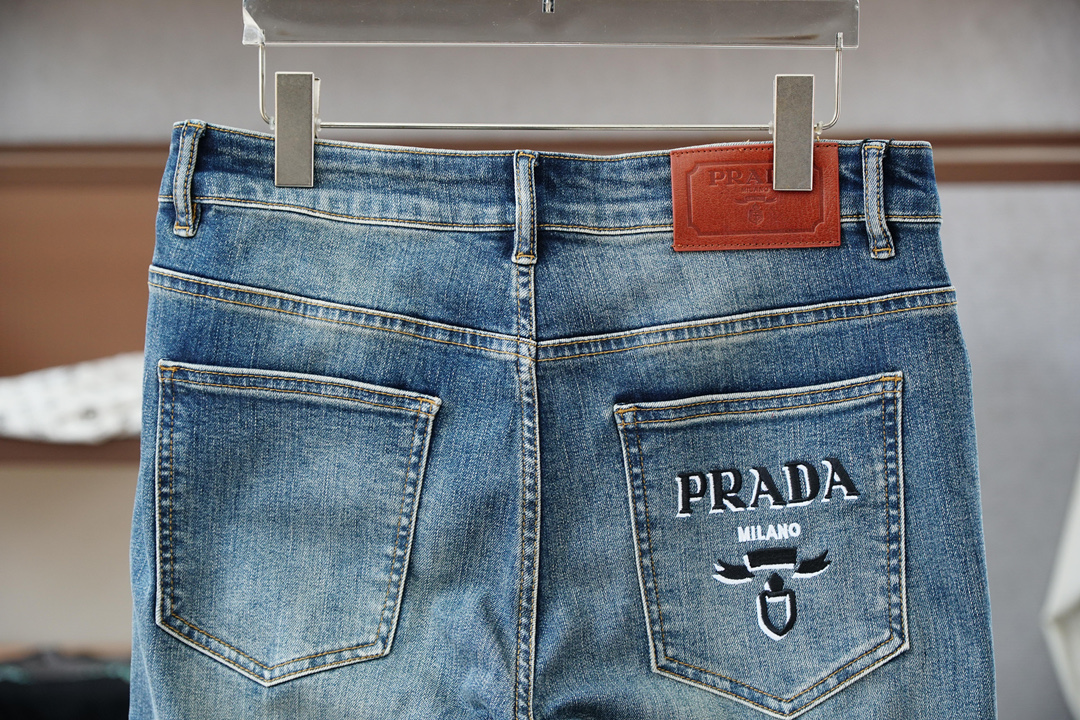 Prada普拉达-新款来袭🍒2025早秋新款新款休闲裤牛仔裤，高端定制系列。进口高密度纯棉加沙洗工艺舒适