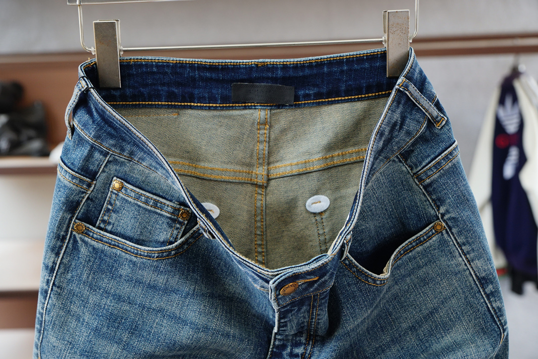 Prada普拉达-新款来袭🍒2025早秋新款新款休闲裤牛仔裤，高端定制系列。进口高密度纯棉加沙洗工艺舒适