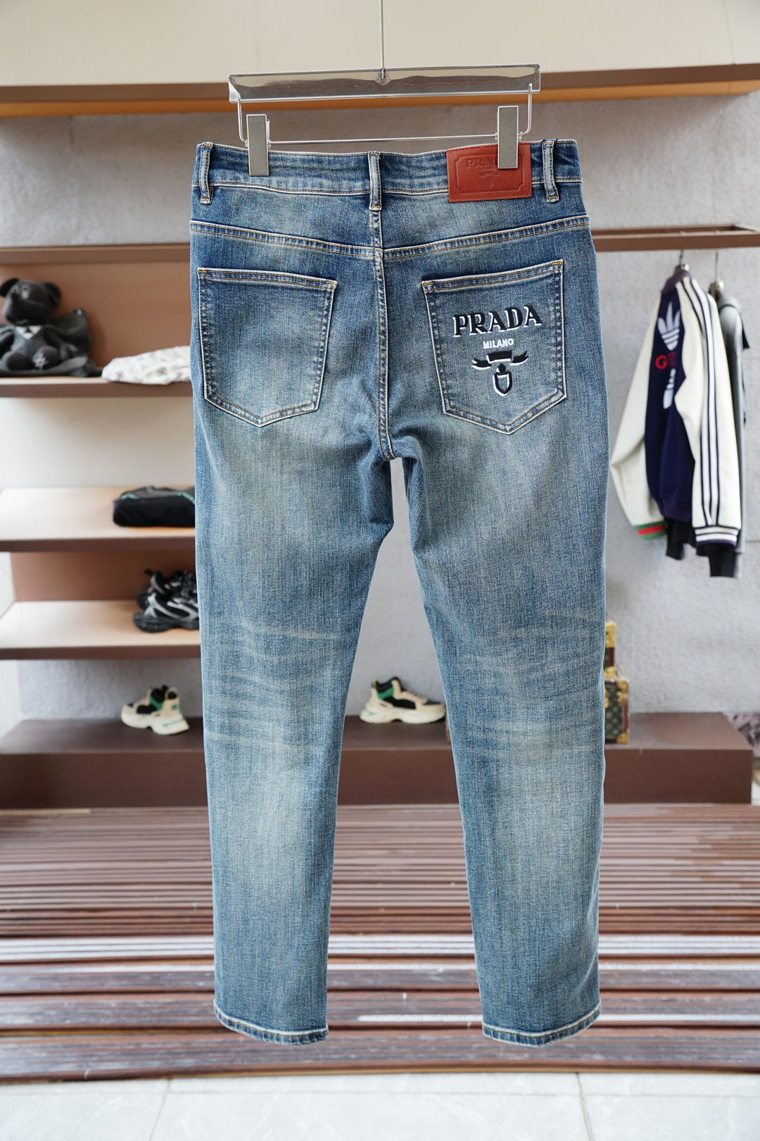 Prada普拉达-新款来袭🍒2025早秋新款新款休闲裤牛仔裤，高端定制系列。进口高密度纯棉加沙洗工艺舒适