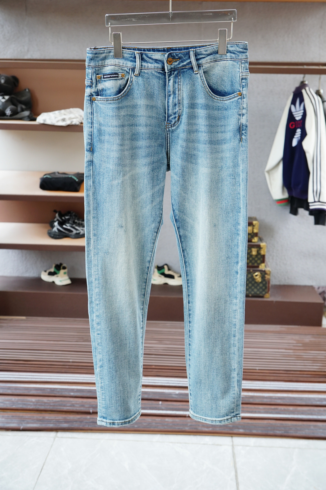 NO:531626,ARMAN-New style is coming/2025 early autumn new style of casual pants and jeans, high-end custom series. Imported high-density pure cotton Gaza washing process is comfortable, soft and skin-friendly, straight and not easy to wrinkle, simple and clear, super versatile, super fashionable and versatile, straight and stylish, a must-have for the wardrobe!  Suitable for any occasion to wear 30-38 pick up the next day, Armani, jeans, alexander wang19860909ARMAN-新款来袭/2025早秋新款新款休闲裤牛仔裤,高端定制系列.进口高密度纯棉加沙洗工艺舒适柔软亲肤,笔挺不易起皱,简单明了,超级百搭上身效果超级棒时尚百搭,笔挺有型,衣橱必备！适合任何场合穿着 30-38隔天取货无,,armani,jeans,alexander wang,Men's clothing