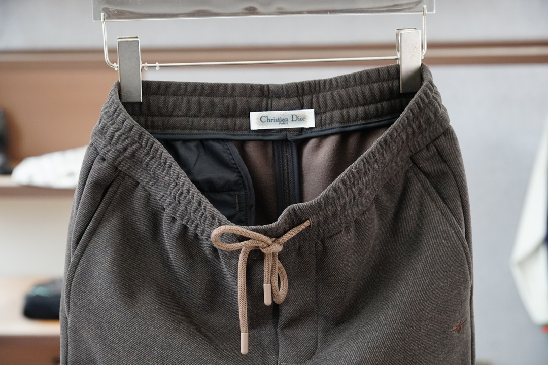 Dior迪奥-2025 秋冬男士休闲裤🤑超细纯棉面料休闲裤，最新款上身版型无敌正！绝对可以闭眼收的一款此