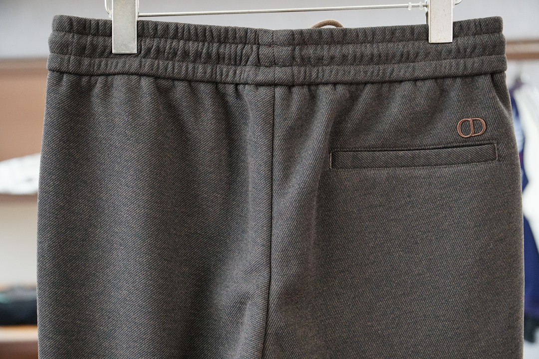 Dior迪奥-2025 秋冬男士休闲裤🤑超细纯棉面料休闲裤，最新款上身版型无敌正！绝对可以闭眼收的一款此