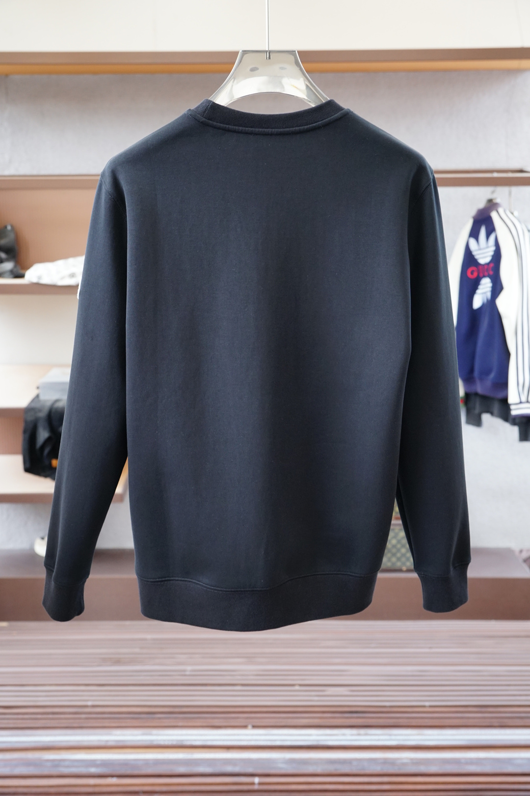 2025秋冬系列上👾蒙口-套头圆领卫衣 纯色LOGO搭配刺绣🪡大标 高端大气经典系列，经典圆领设计时尚有