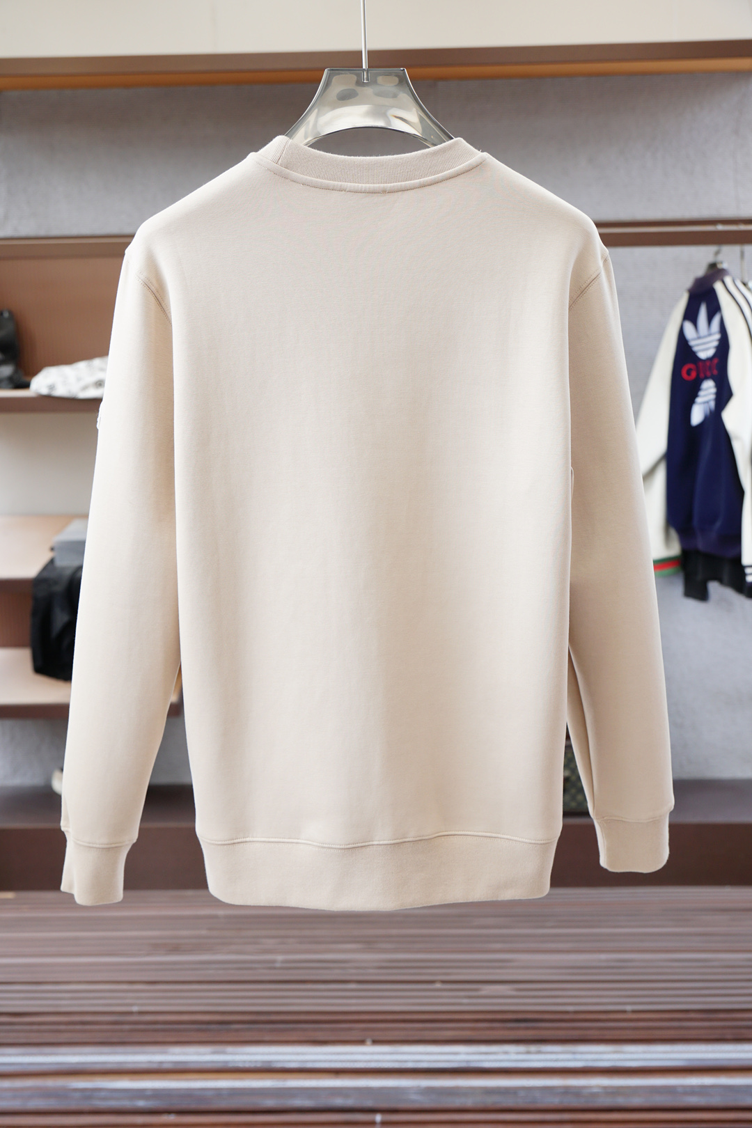 2025秋冬系列上👾蒙口-套头圆领卫衣 纯色LOGO搭配刺绣🪡大标 高端大气经典系列，经典圆领设计时尚有