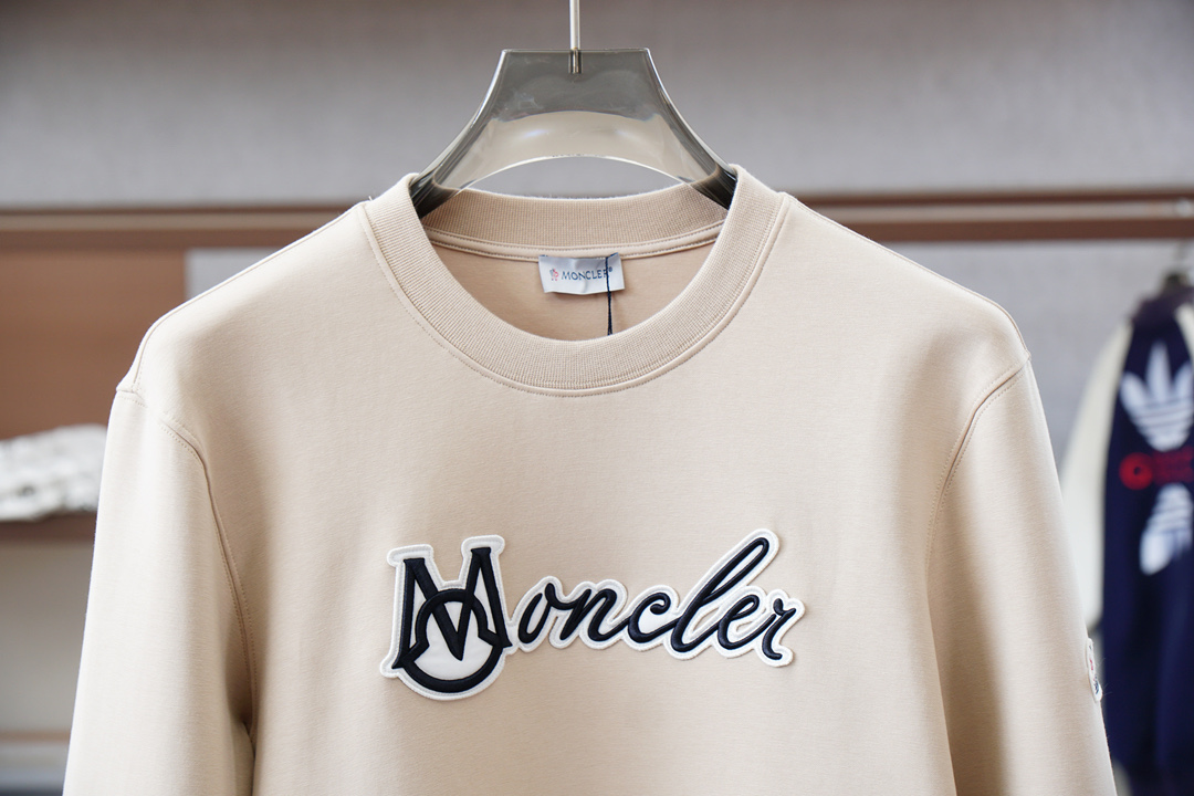 2025秋冬系列上👾蒙口-套头圆领卫衣 纯色LOGO搭配刺绣🪡大标 高端大气经典系列，经典圆领设计时尚有