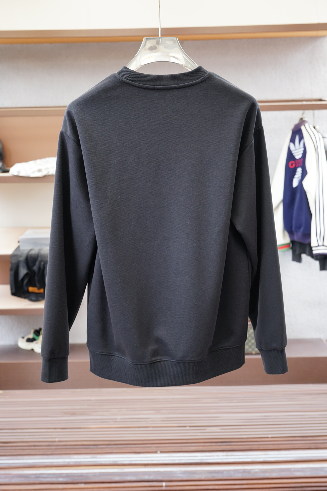 Polo/🍉2025秋款本款卫衣衫以素净棉质针织，再借明快经典小狗加织带宣告 2025 秋冬秀场风尚，可