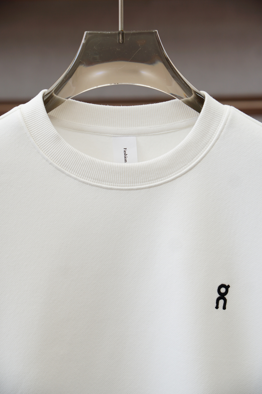 欧跑/🍉2025秋款本款卫衣衫以素净棉质针织，再借明快经典小狗加织带宣告 2025 秋冬秀场风尚，可为各