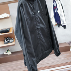 ,Prada普拉达/🍒新款P家Re-Nylon再生尼龙材质撞色拉链门襟立领外套,男士胸前金属三角标装饰轻 ,Prada普拉达/🍒新款P家Re-Nylon再生尼龙材质撞色拉链门襟立领外套,男士胸前金属三角标装饰轻