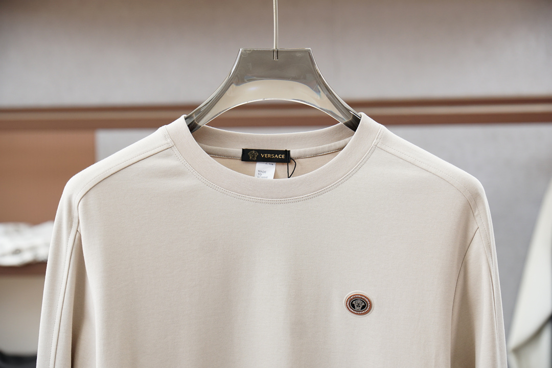 ，范思哲Versace-🆕秋冬新款系列#💐经典基础款无可挑剔廓形立体剪裁男士圆领长袖T恤衫，整体触感舒适