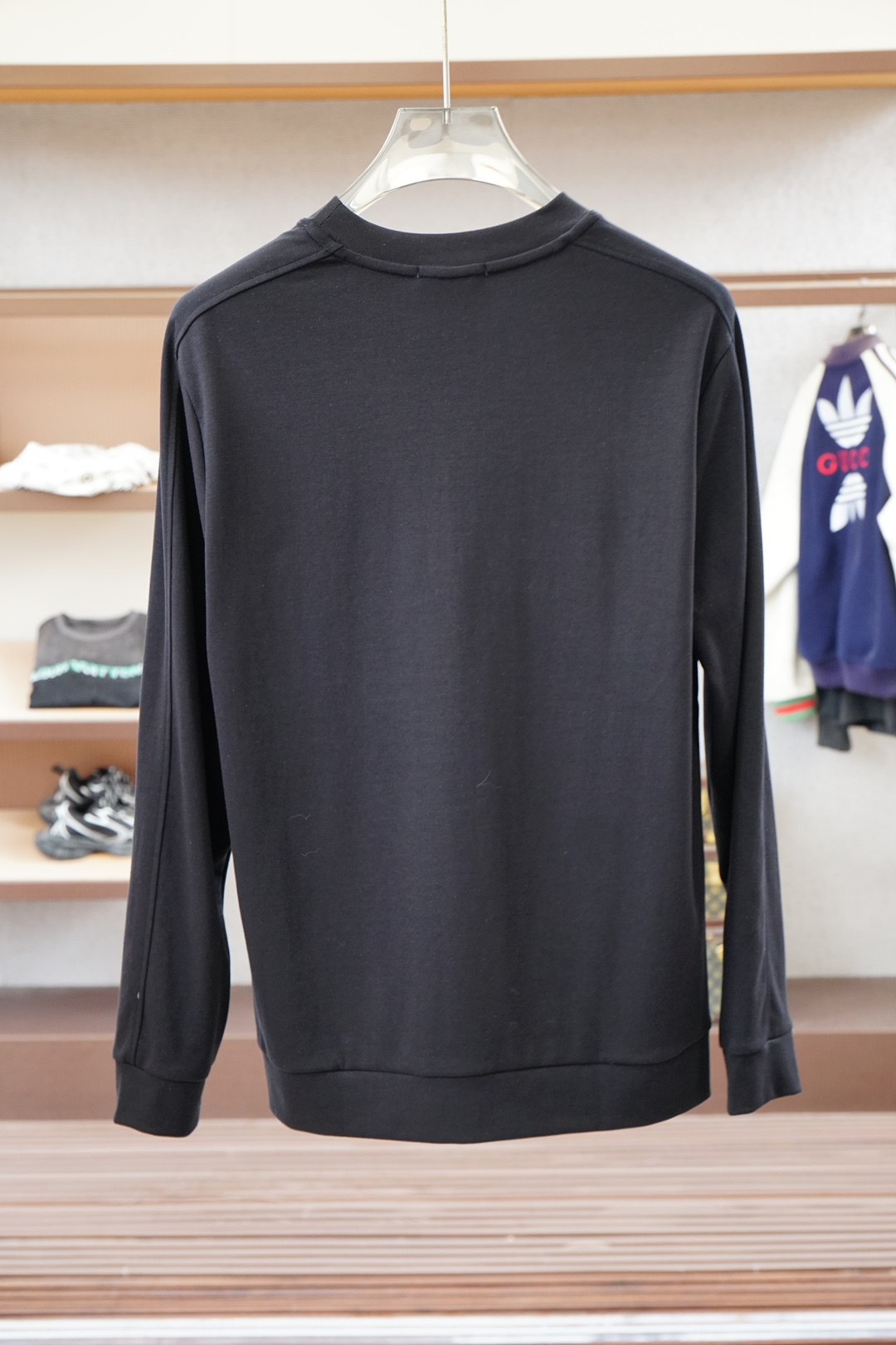 ，范思哲Versace-🆕秋冬新款系列#💐经典基础款无可挑剔廓形立体剪裁男士圆领长袖T恤衫，整体触感舒适