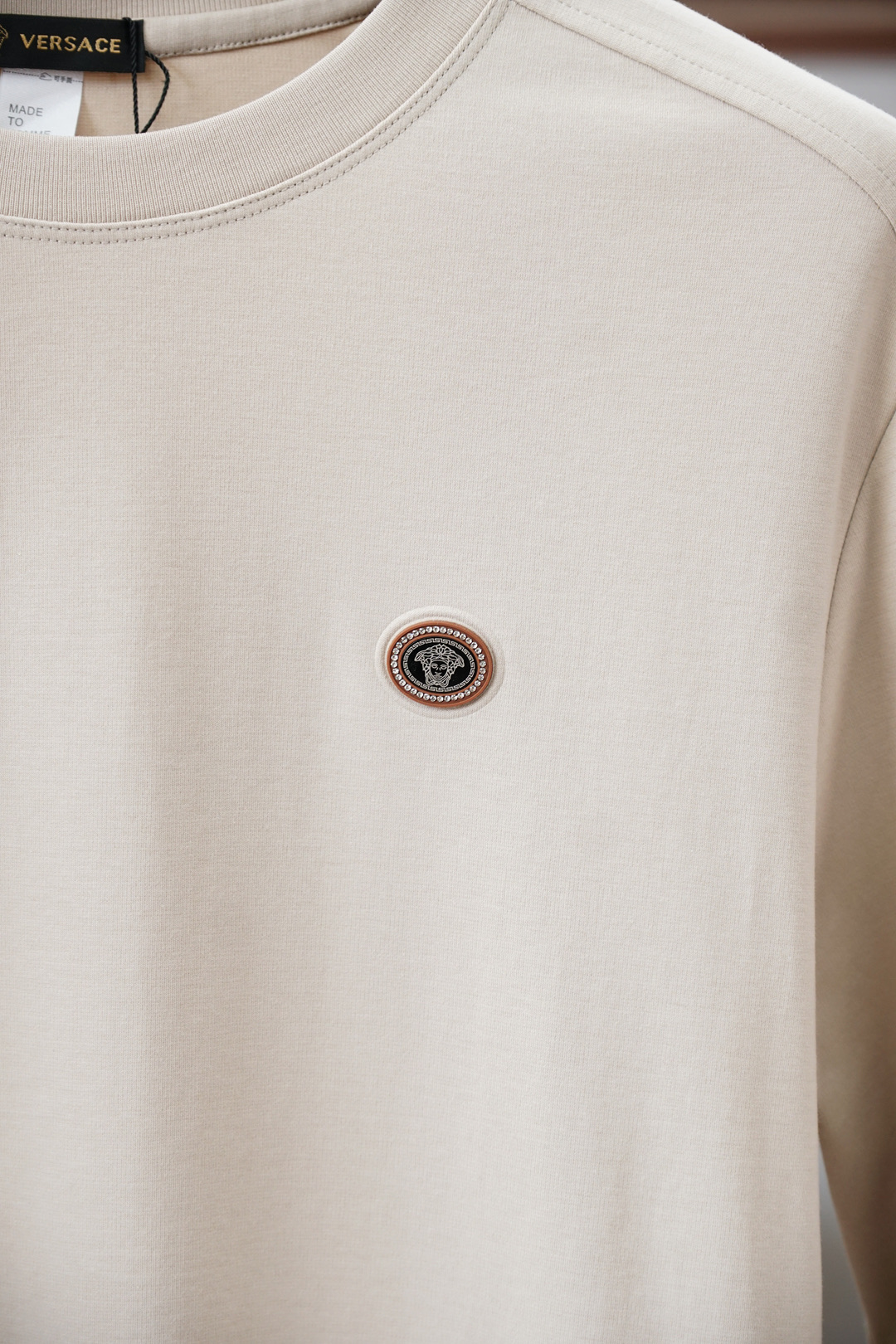 ，范思哲Versace-🆕秋冬新款系列#💐经典基础款无可挑剔廓形立体剪裁男士圆领长袖T恤衫，整体触感舒适