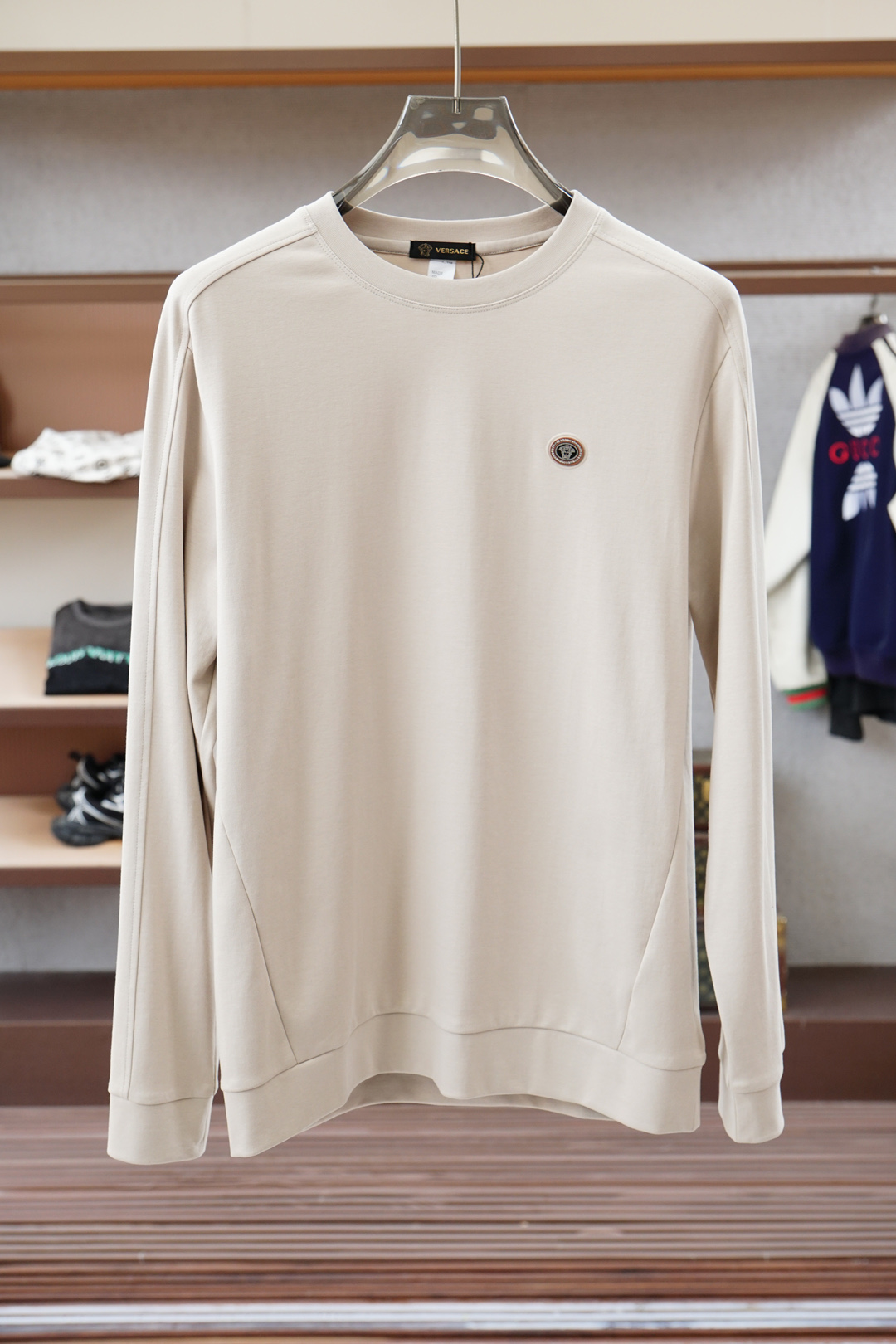 ，范思哲Versace-🆕秋冬新款系列#💐经典基础款无可挑剔廓形立体剪裁男士圆领长袖T恤衫，整体触感舒适
