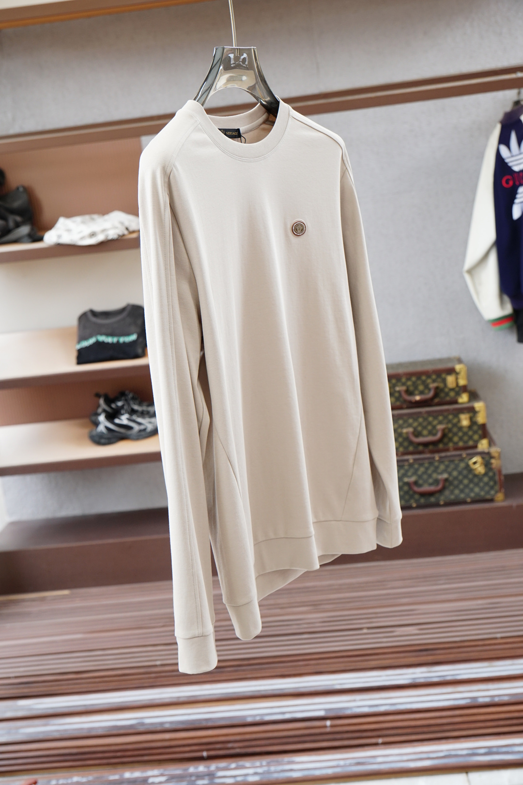，范思哲Versace-🆕秋冬新款系列#💐经典基础款无可挑剔廓形立体剪裁男士圆领长袖T恤衫，整体触感舒适