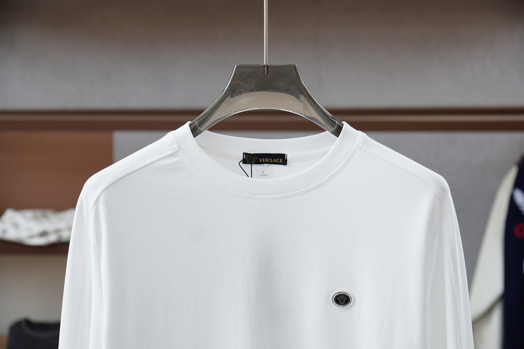 ，范思哲Versace-🆕秋冬新款系列#💐经典基础款无可挑剔廓形立体剪裁男士圆领长袖T恤衫，整体触感舒适