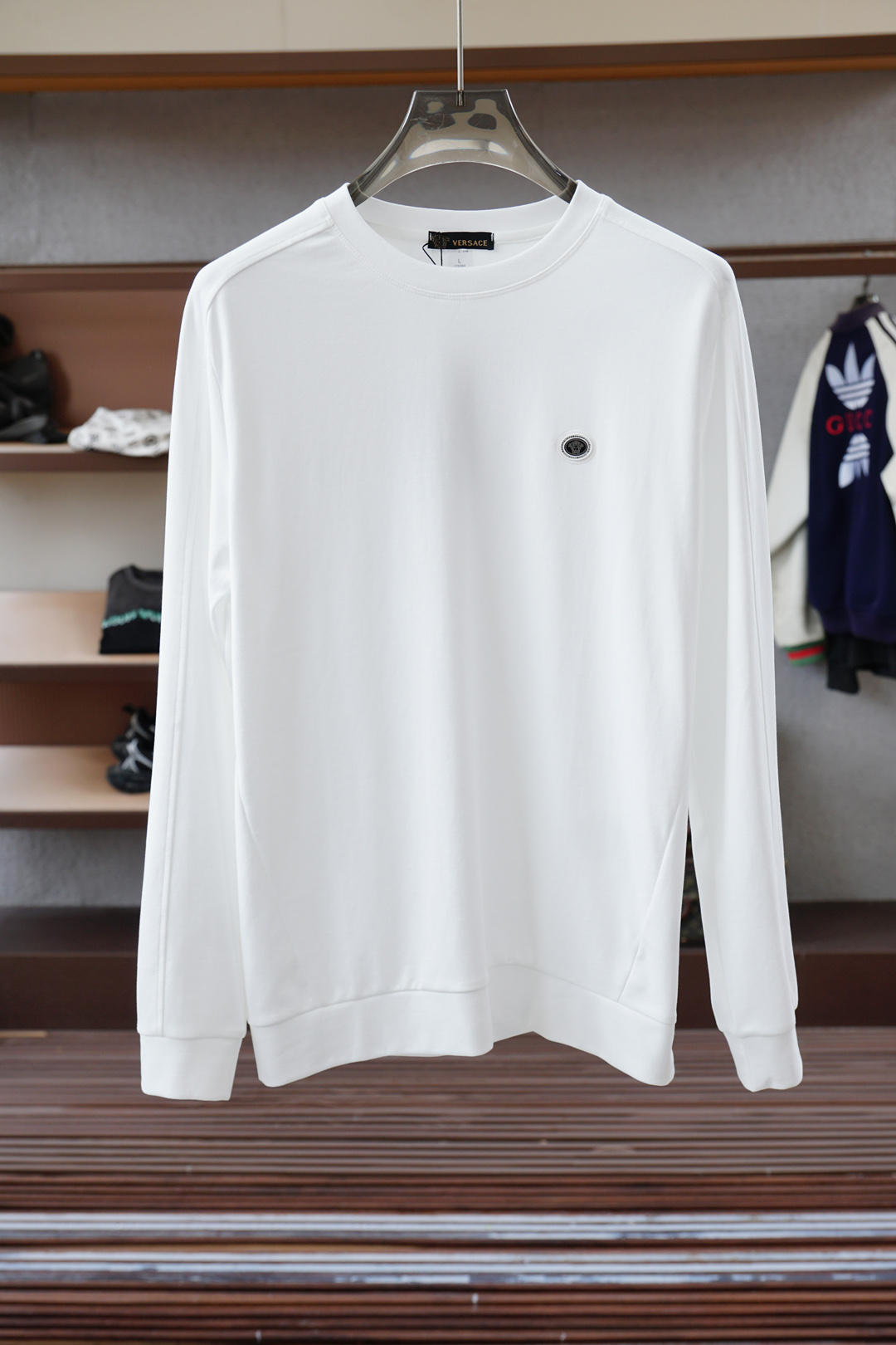 ，范思哲Versace-🆕秋冬新款系列#💐经典基础款无可挑剔廓形立体剪裁男士圆领长袖T恤衫，整体触感舒适