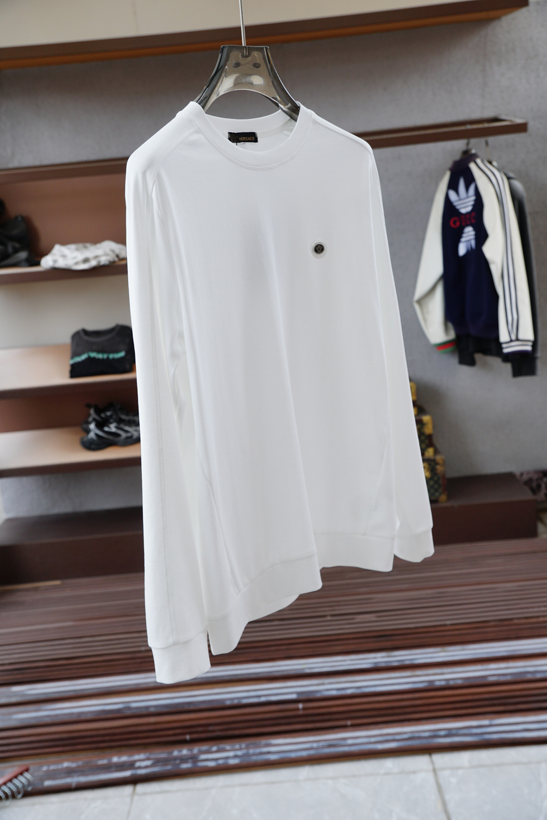 ，范思哲Versace-🆕秋冬新款系列#💐经典基础款无可挑剔廓形立体剪裁男士圆领长袖T恤衫，整体触感舒适