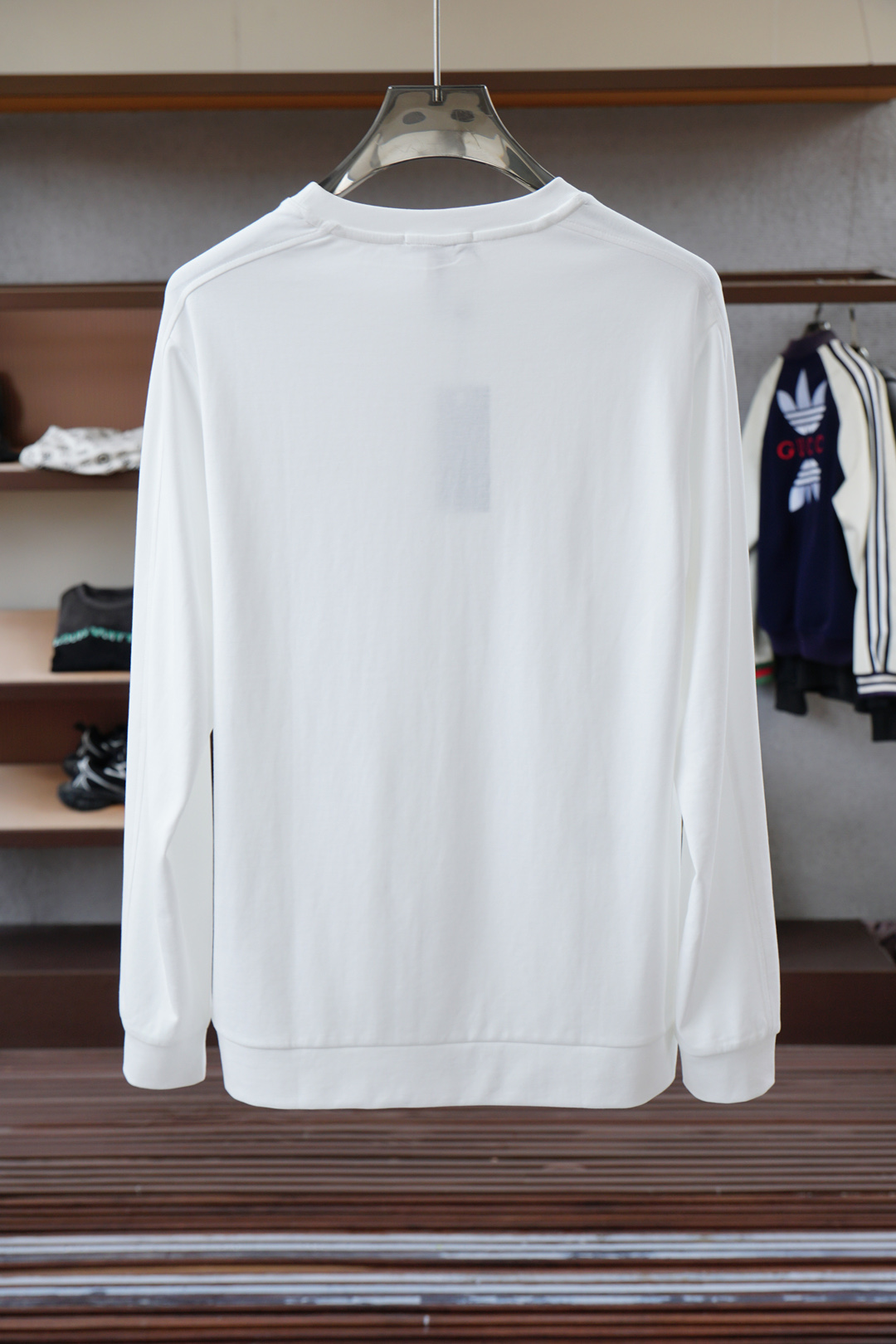 ，范思哲Versace-🆕秋冬新款系列#💐经典基础款无可挑剔廓形立体剪裁男士圆领长袖T恤衫，整体触感舒适