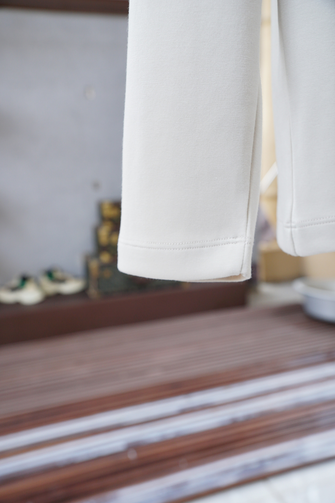 ，蒙口-🆕秋冬新款系列#💐经典基础款无可挑剔廓形立体剪裁男士圆领长袖T恤衫，整体触感舒适爽滑、轻盈有质感