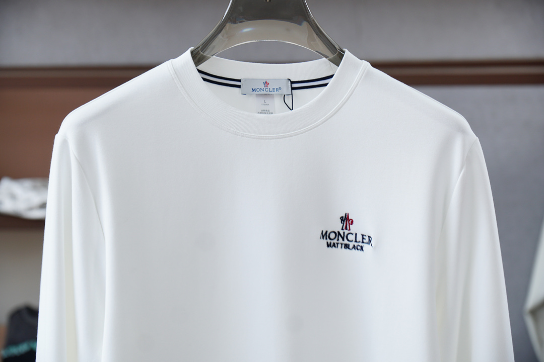 ，蒙口/🆕秋冬新款系列#💐经典基础款无可挑剔廓形立体剪裁男士圆领长袖T恤衫，整体触感舒适爽滑、轻盈有质感