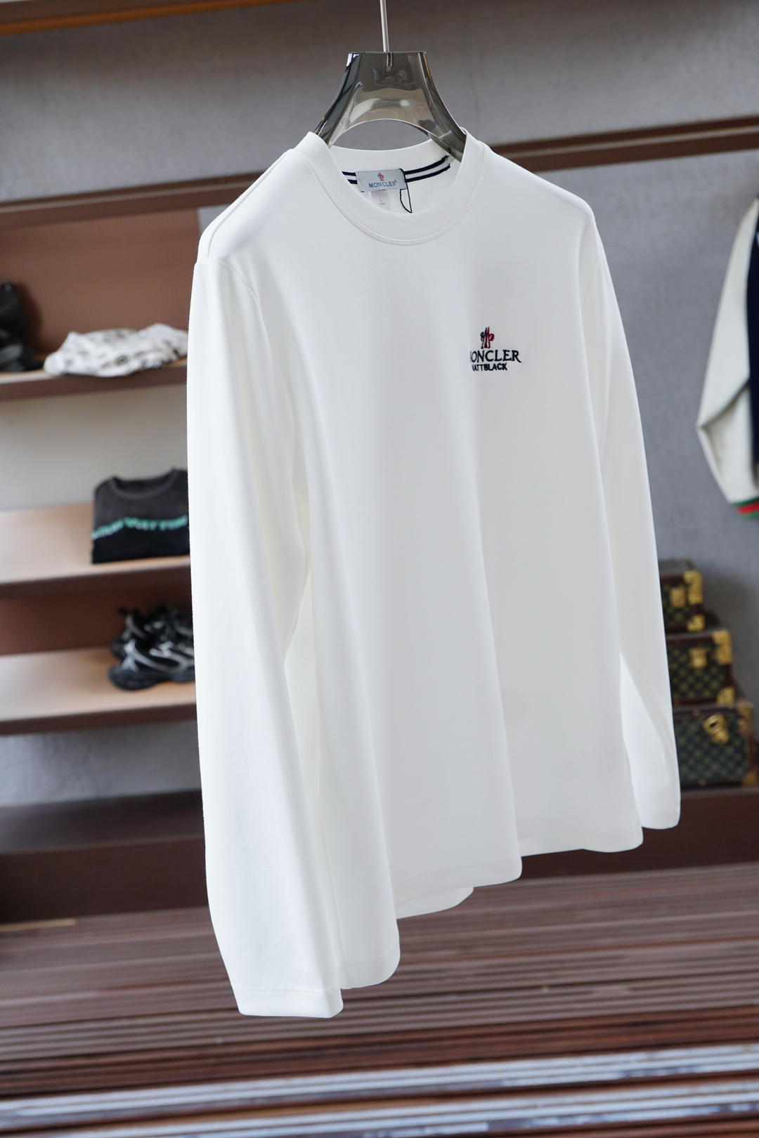 ，蒙口/🆕秋冬新款系列#💐经典基础款无可挑剔廓形立体剪裁男士圆领长袖T恤衫，整体触感舒适爽滑、轻盈有质感