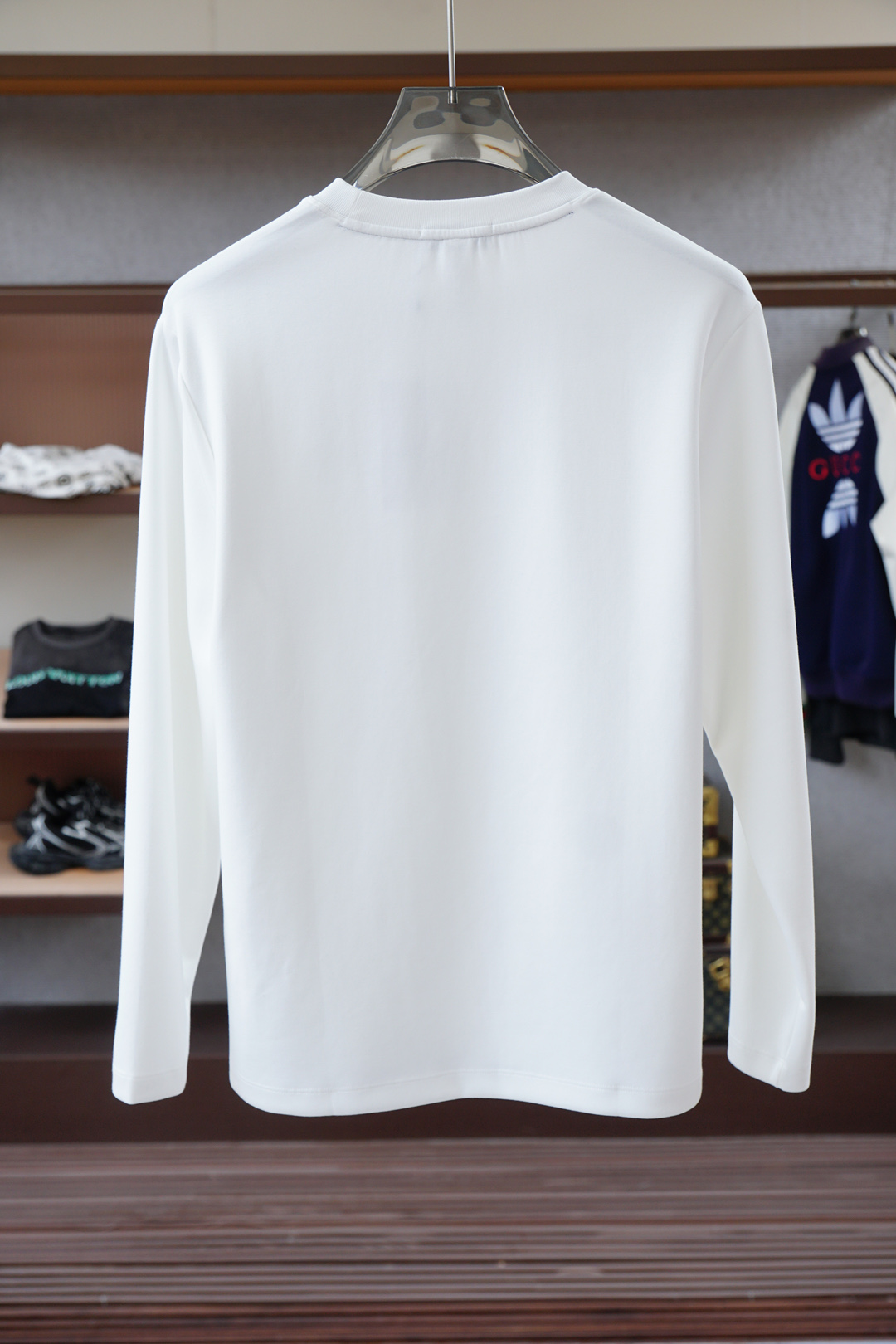 ，蒙口/🆕秋冬新款系列#💐经典基础款无可挑剔廓形立体剪裁男士圆领长袖T恤衫，整体触感舒适爽滑、轻盈有质感
