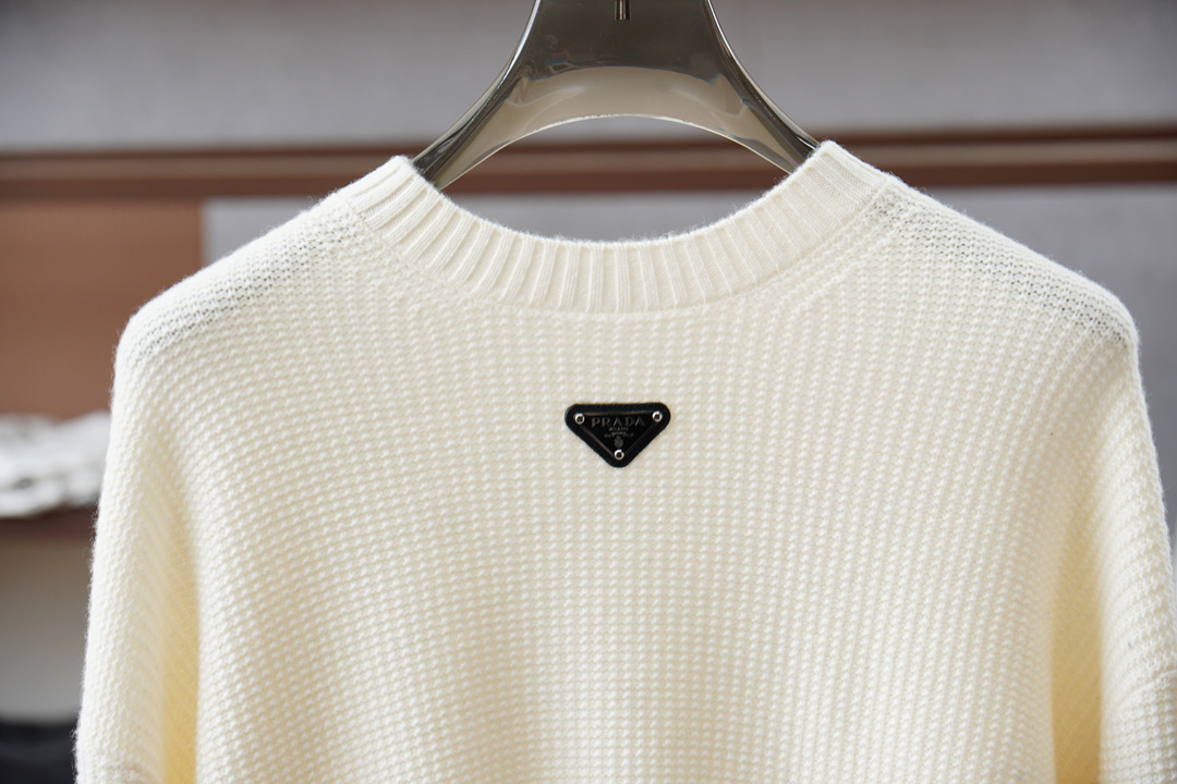 ，Prada普拉达🐠2025秋冬男士新款｜奢享瓦楞纹羊毛混纺毛衣】严选90%澳洲超细美丽诺羊毛与10%珍