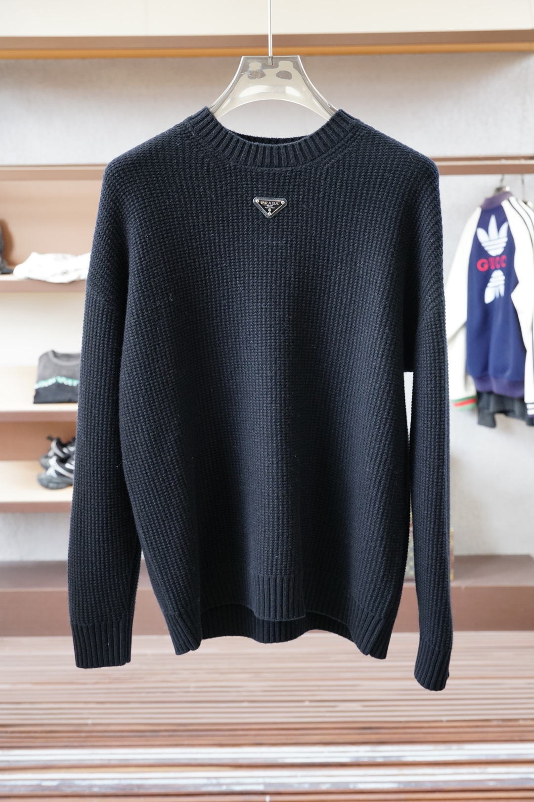 ，Prada普拉达🐠2025秋冬男士新款｜奢享瓦楞纹羊毛混纺毛衣】严选90%澳洲超细美丽诺羊毛与10%珍