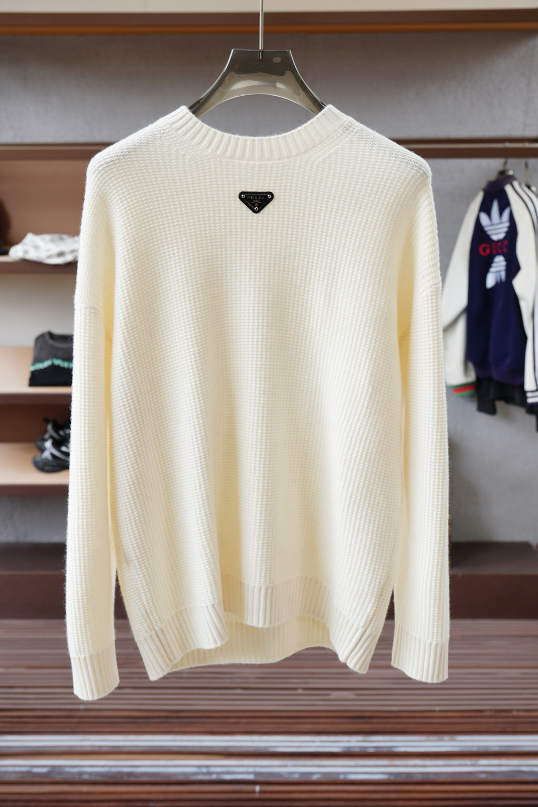 ，Prada普拉达🐠2025秋冬男士新款｜奢享瓦楞纹羊毛混纺毛衣】严选90%澳洲超细美丽诺羊毛与10%珍