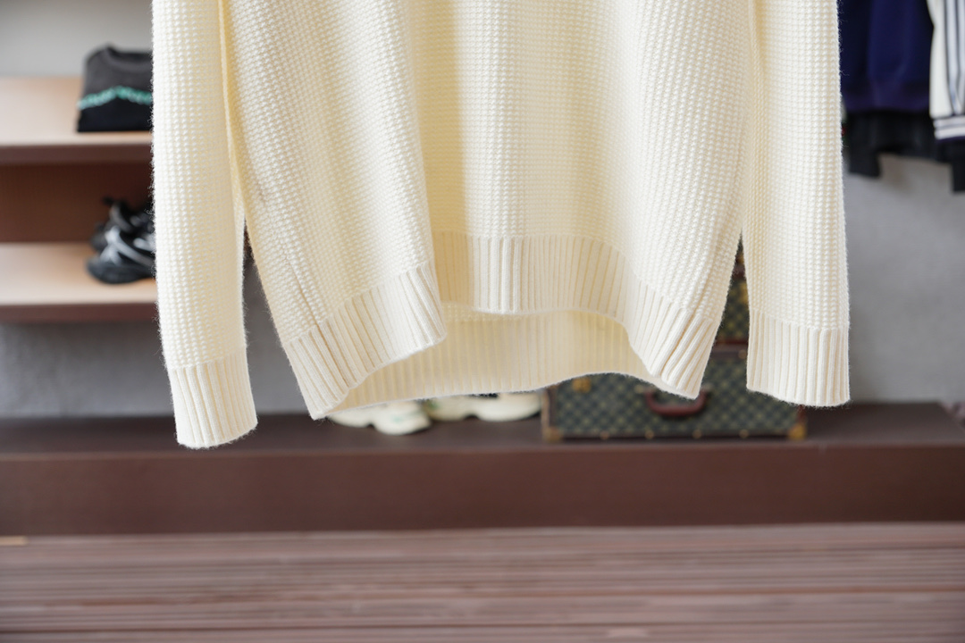 ，Prada普拉达🐠2025秋冬男士新款｜奢享瓦楞纹羊毛混纺毛衣】严选90%澳洲超细美丽诺羊毛与10%珍