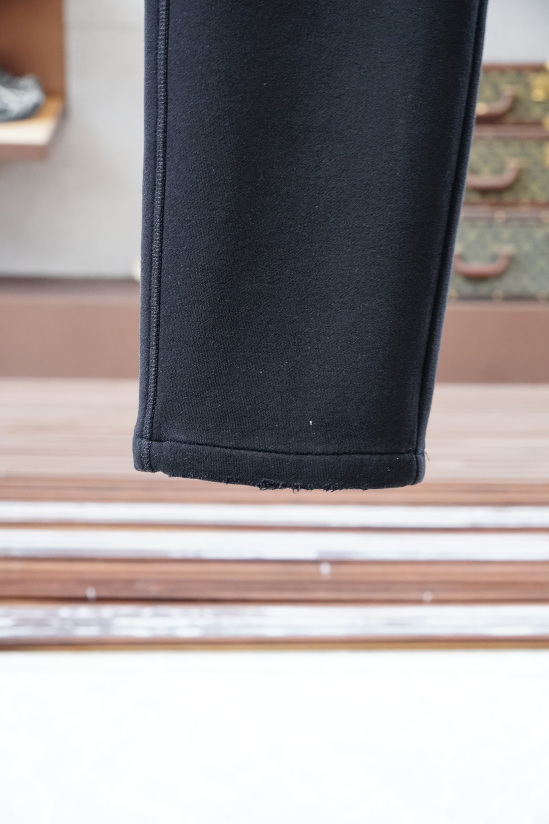 巴黎世家-2025 秋冬男士休闲裤西瓜超细纯棉面料休闲裤，最新款上身版型无敌正！绝对可以闭眼收的一款此款