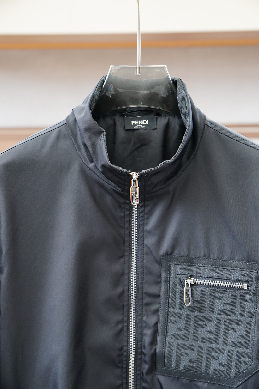 ，Fendi芬迪-2025🌍驭时而生，定义秋冬型格｜告别秋冬臃肿，以利落线条重塑风尚2025秋冬系列，匠