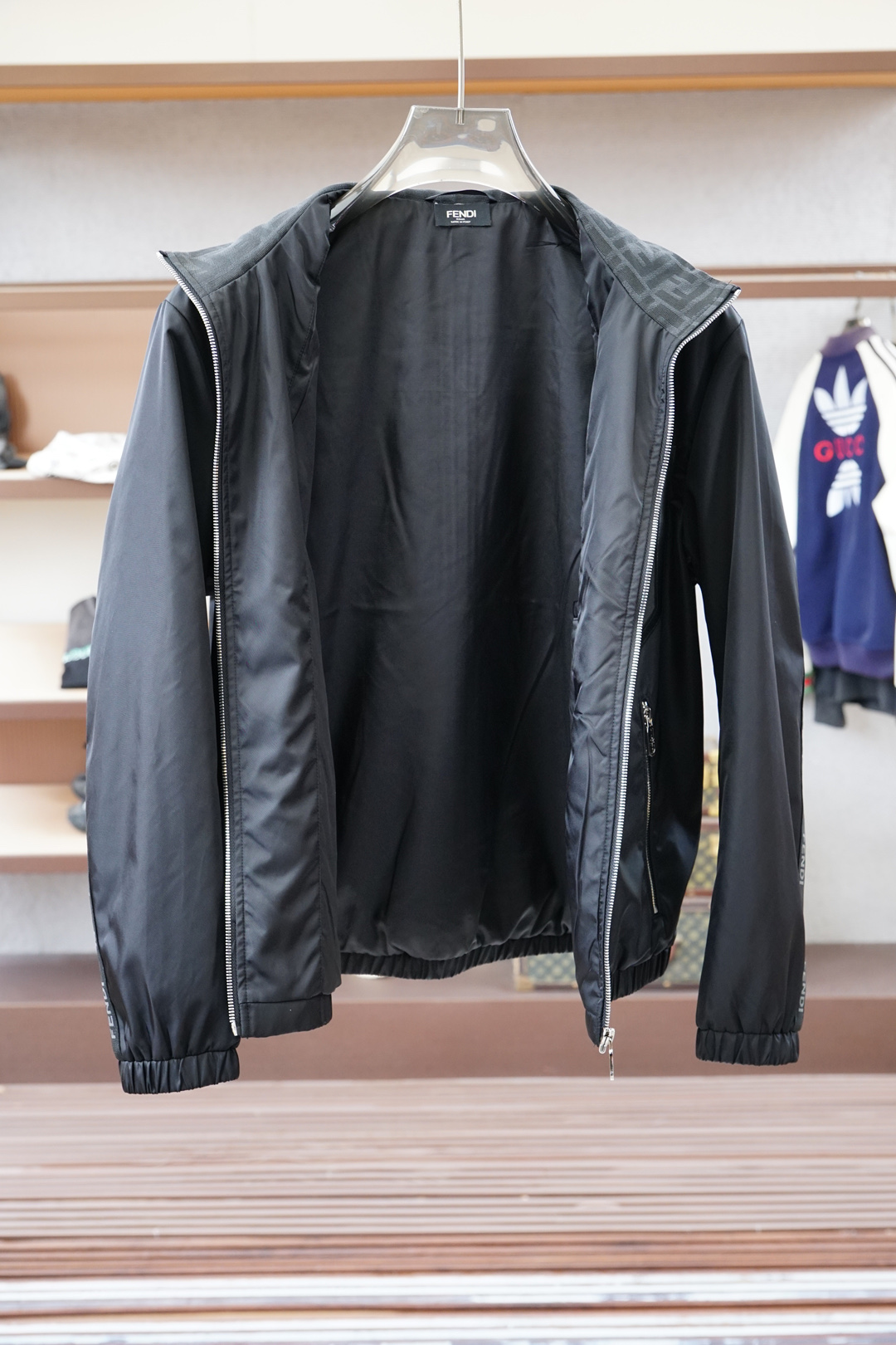 ，Fendi芬迪-2025🌍驭时而生，定义秋冬型格｜告别秋冬臃肿，以利落线条重塑风尚2025秋冬系列，匠