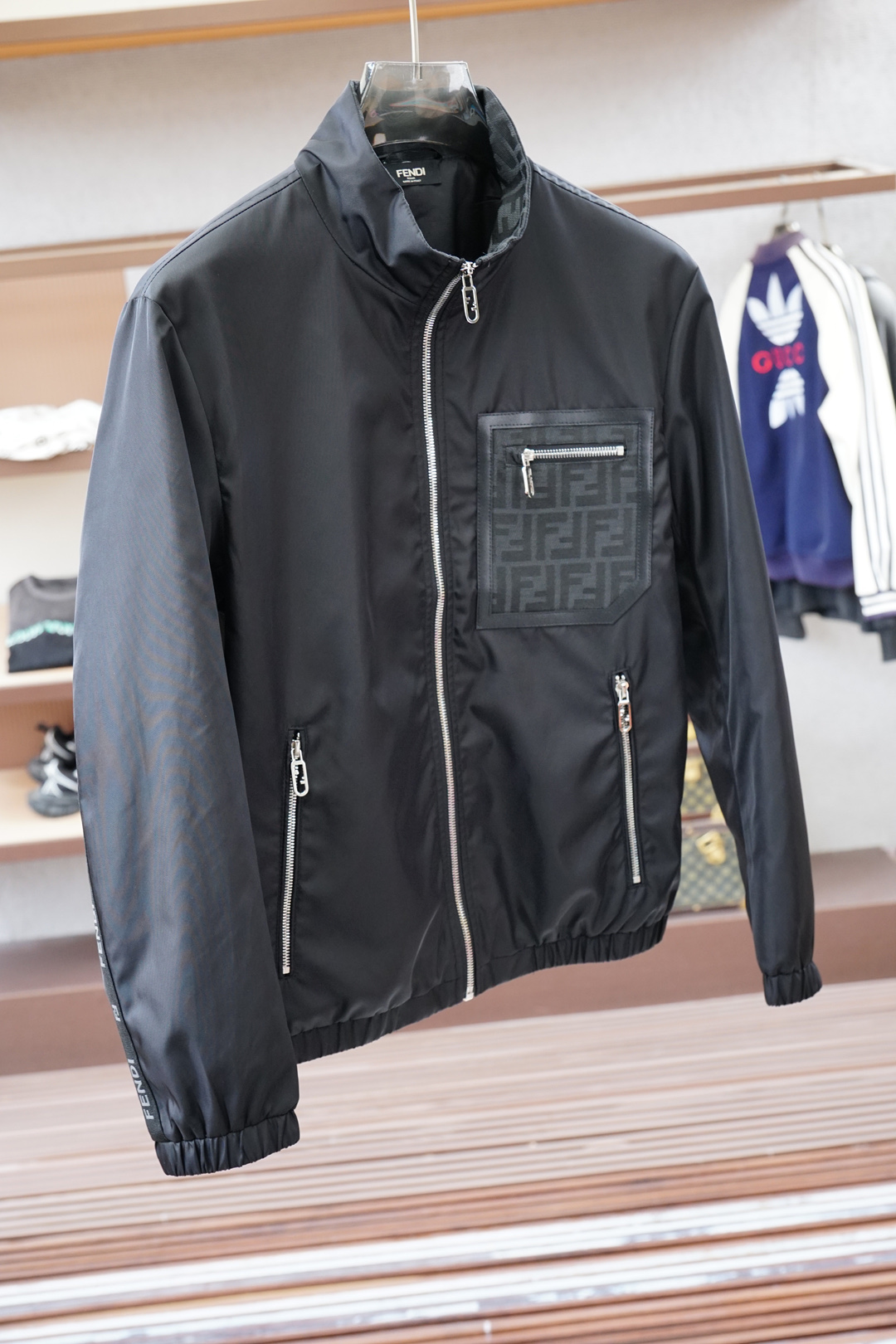 ，Fendi芬迪-2025🌍驭时而生，定义秋冬型格｜告别秋冬臃肿，以利落线条重塑风尚2025秋冬系列，匠