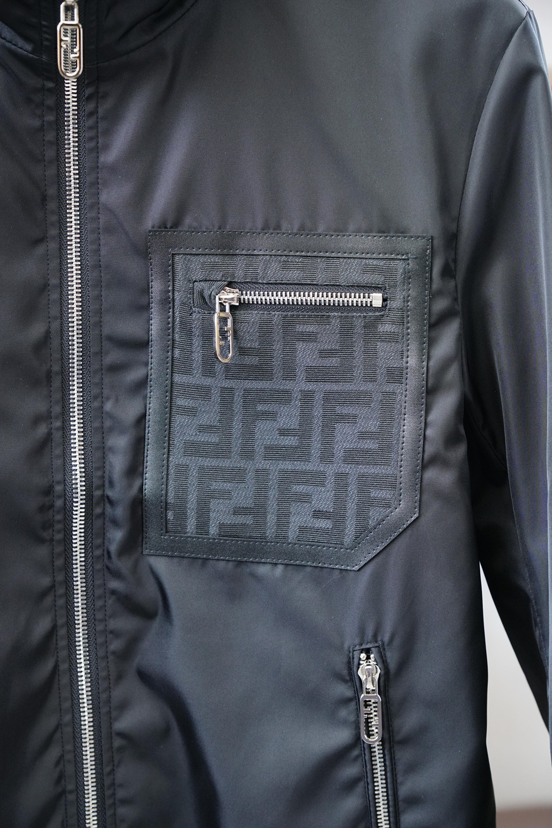 ，Fendi芬迪-2025🌍驭时而生，定义秋冬型格｜告别秋冬臃肿，以利落线条重塑风尚2025秋冬系列，匠